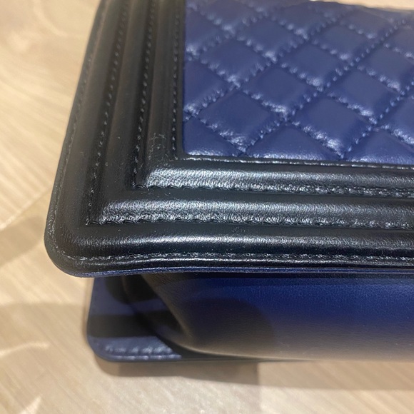 Aunthentic Chanel Boy Bag - Picture 6 of 9